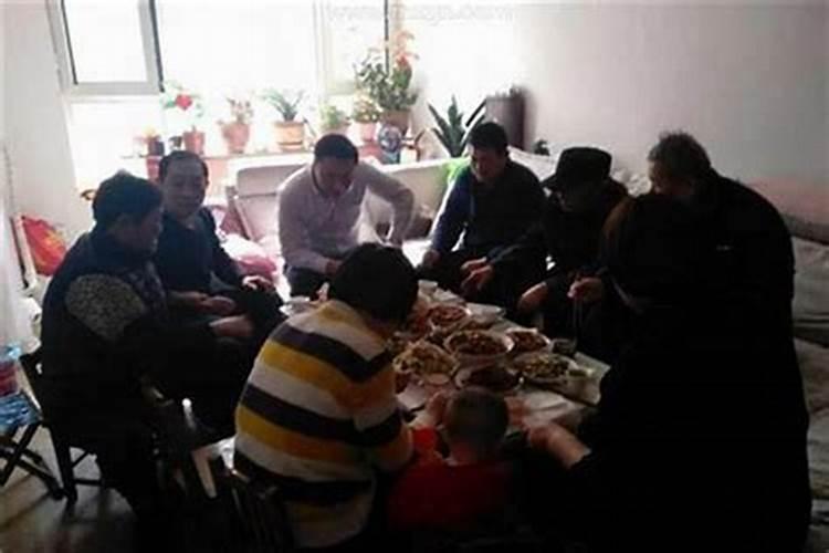 梦见和爸爸聊天吃饭