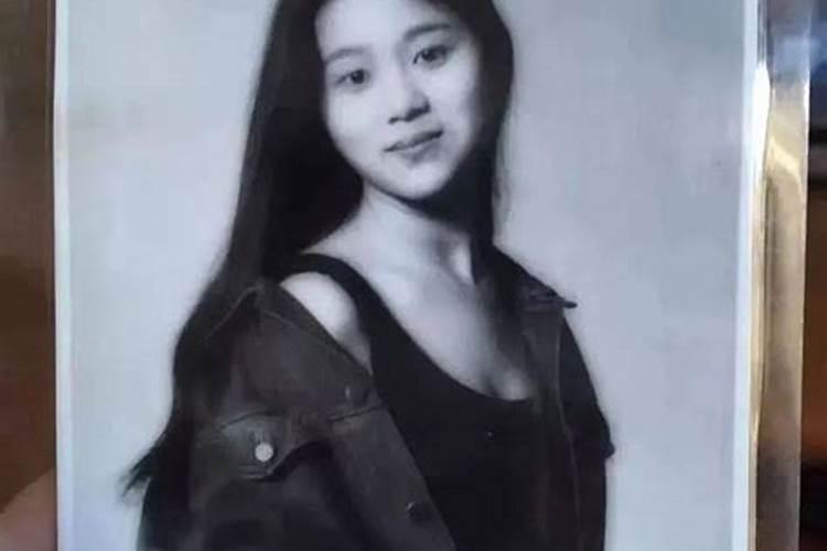 梦见妈妈年轻的样子看我笑