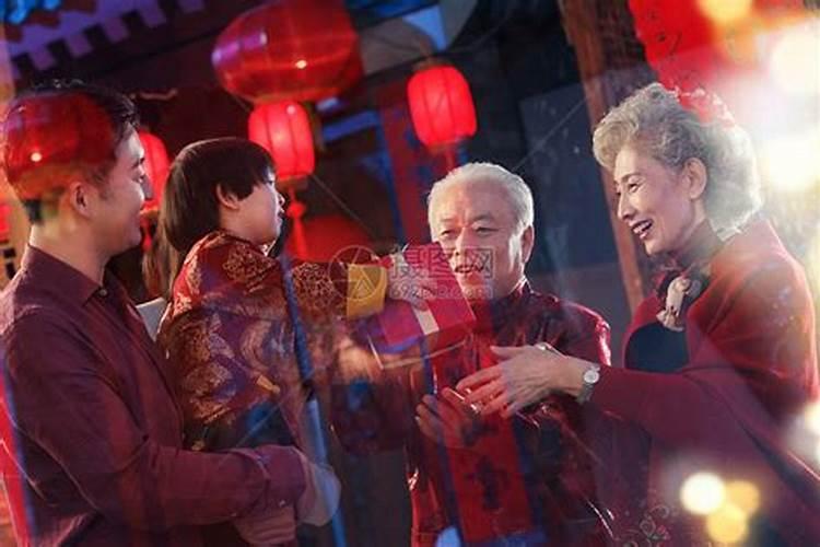 中元节孙子祭奠爷爷奶奶