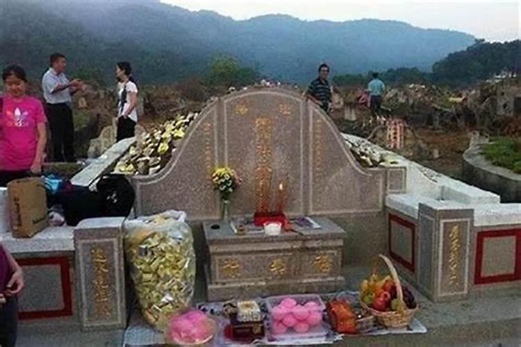 中元节上坟遇到蛇
