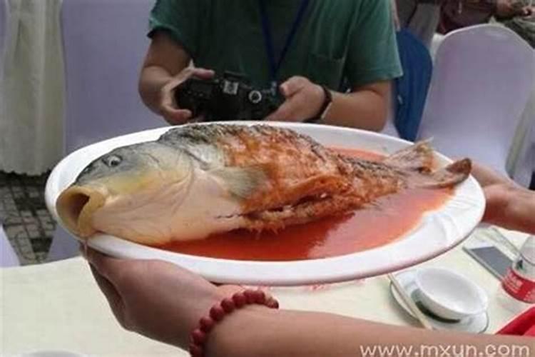 梦见吃了鱼肉吐出来了