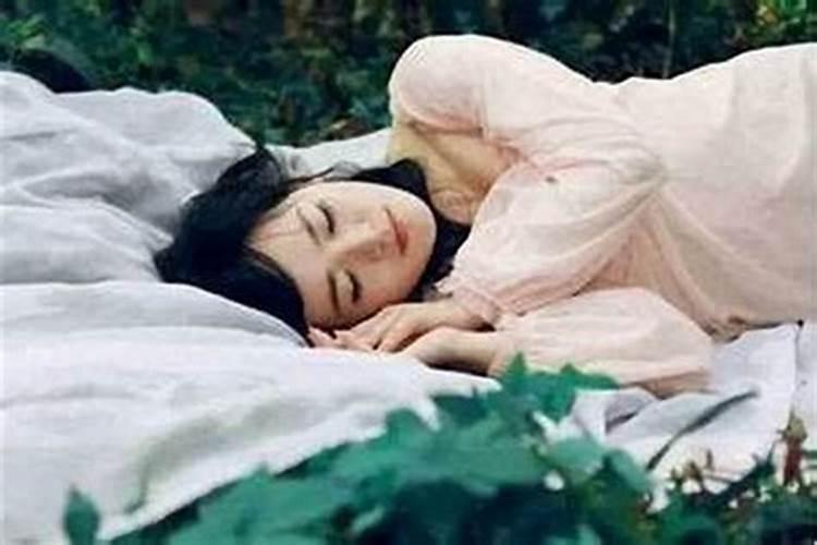 梦见女人裸睡什么意思啊？