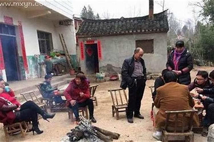 梦见好多陌生人在我家里？