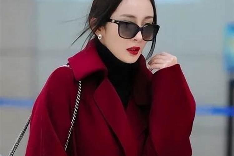 梦见穿一件红色的衣服