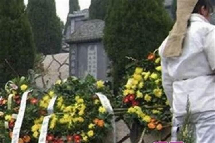 梦见死去的奶奶死了在办丧事