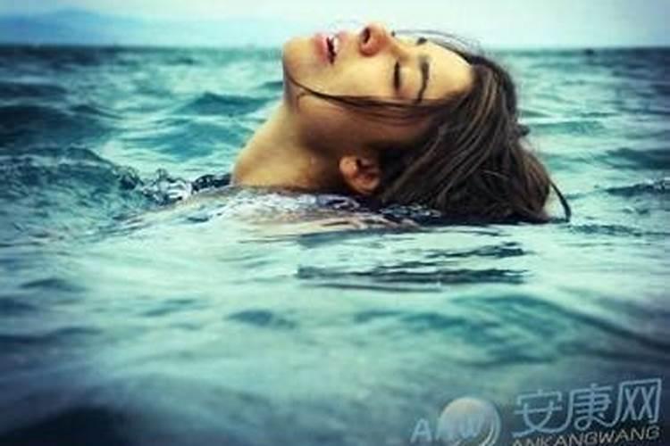 梦见海里有死人是什么意思？