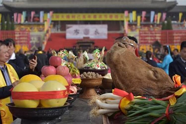 寒衣节街头祭祖