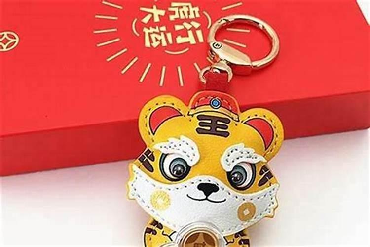 属虎的本命年戴什么金首饰好？