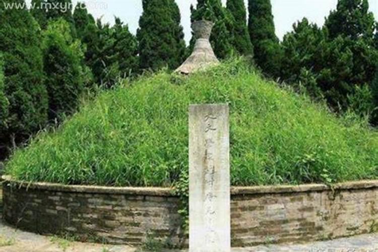 梦见坟里出水是什么意思？