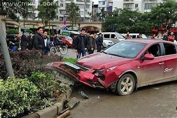 梦到妈妈出车祸人没事