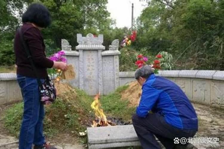 清明节上坟磕几个头好？