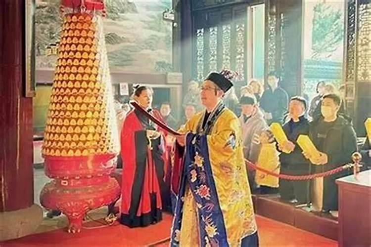 给犯太岁的老人怎么化解？