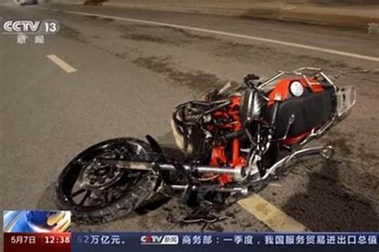 梦见骑摩托车下坡摔倒