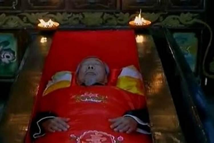 梦见丧事送殡的队伍和棺材