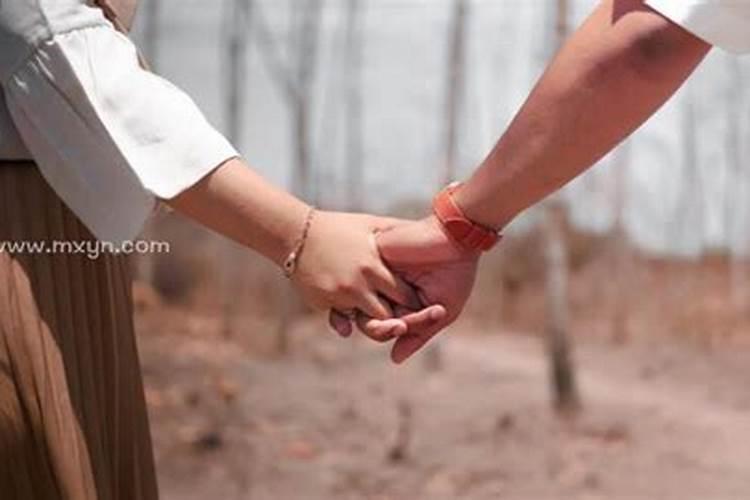 梦到碰到异性的手是什么预兆？