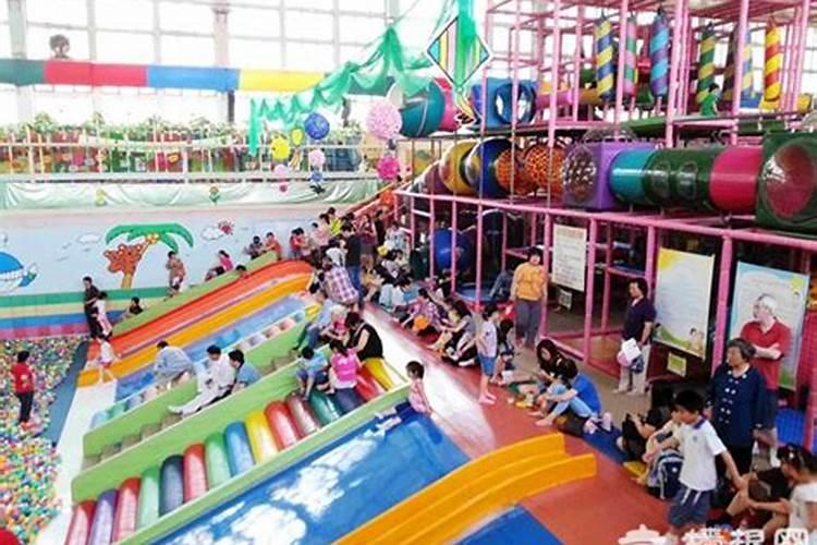 小年轻喜欢去哪里玩儿？