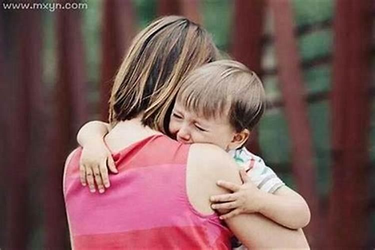 梦到自己抱了一个小孩是什么征兆？