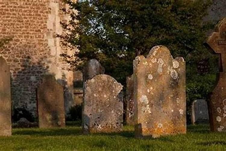 梦见坟墓地着火冒烟意思