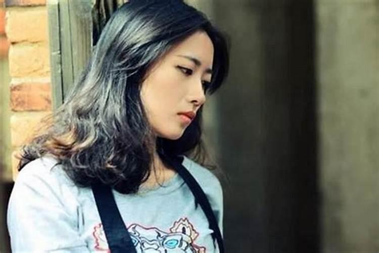 梦见老公出轨了两个女人