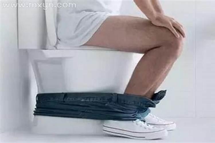 梦见看到自己上厕所了