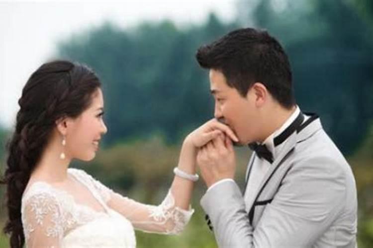 女鸡男猪婚配八字合不合