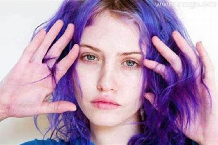 梦见别人给我染头发