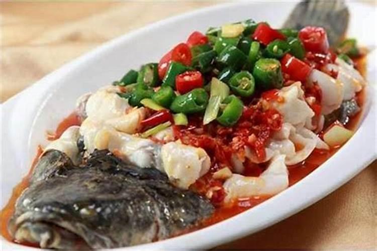 梦见吃白色鱼肉是什么意思？