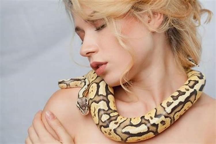 梦到大蟒蛇是生男孩还是女孩？