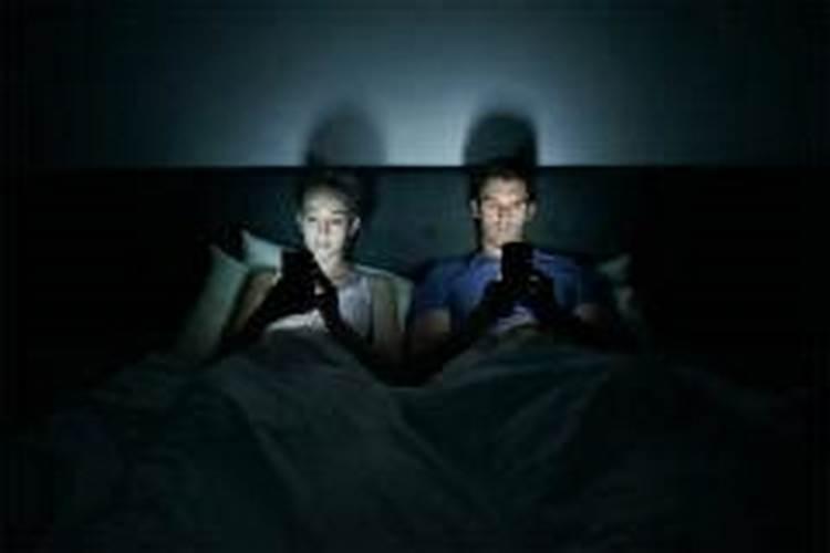 梦到前夫和别的女人睡觉