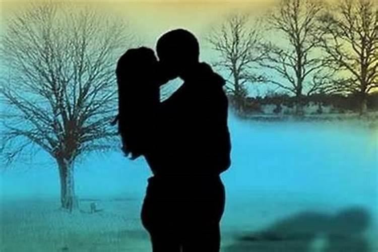 梦见和男人搂抱在一起