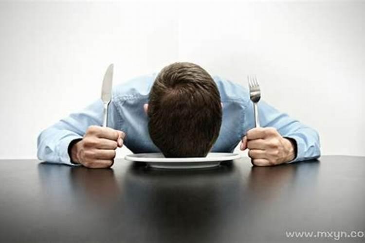 梦见吃饭是什么预兆不想吃饭没吃？