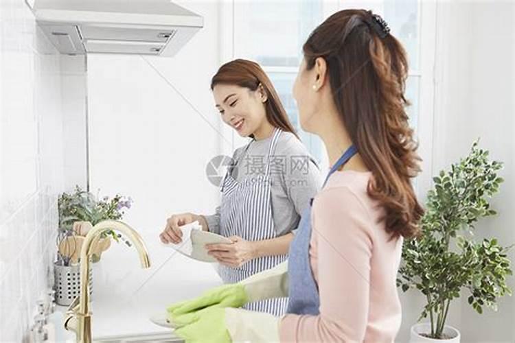 梦见和已故的婆婆在一起洗碗