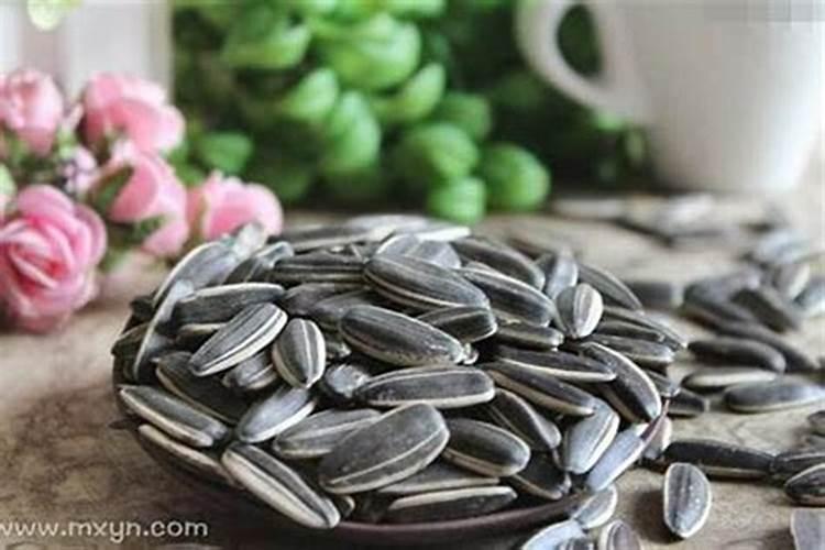 梦见嗑瓜子是什么征兆解梦？