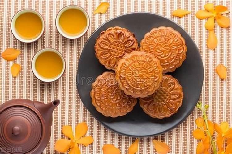 中秋节吃月饼的来历100个字