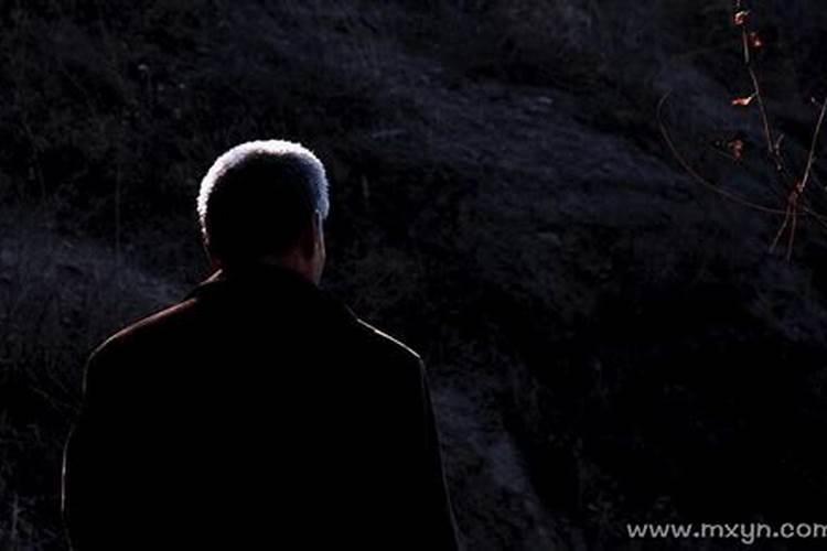 梦见死去的父亲做手术