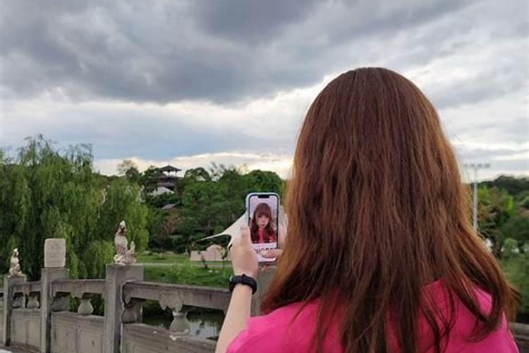 梦见比自己高的女孩子