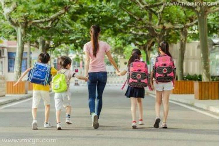 梦见回到学校上学是什么意思？